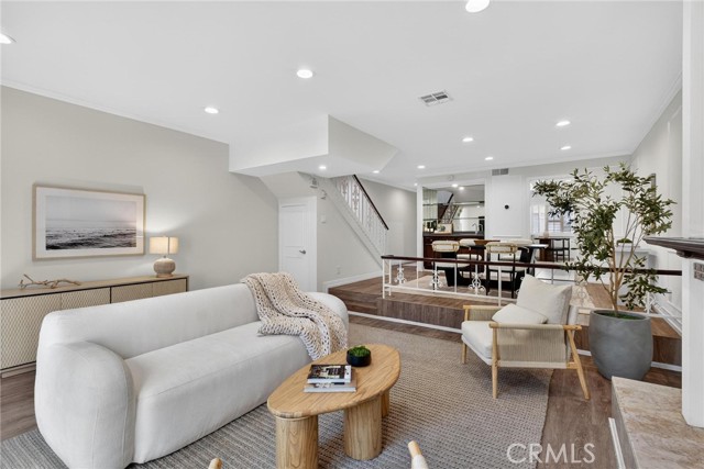 Detail Gallery Image 17 of 46 For 1830 Kelton Ave #5,  Los Angeles,  CA 90025 - 3 Beds | 2/1 Baths
