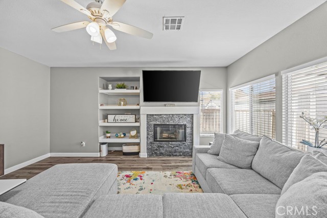 Detail Gallery Image 10 of 52 For 1251 Stepstone Ct, Hemet,  CA 92545 - 5 Beds | 3 Baths