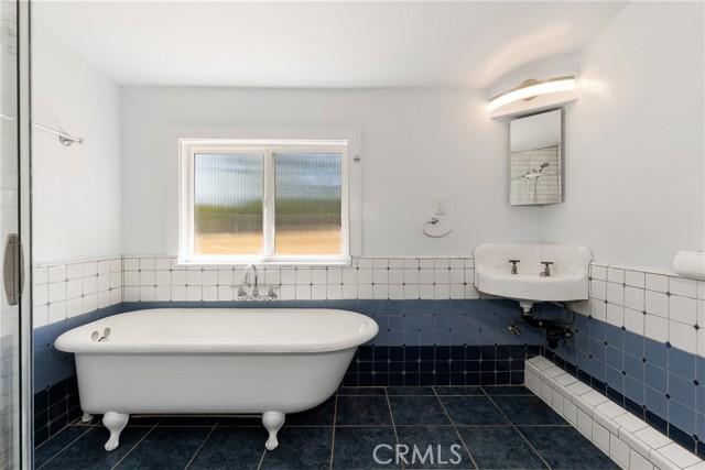 7990 San Gabriel Road, Atascadero CA: https://media.crmls.org/medias/77e52baf-238d-41f1-b620-731508d84b85.jpg