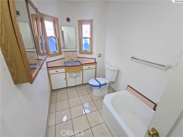 Detail Gallery Image 15 of 27 For 3581 E Alta, Fresno,  CA 93702 - 3 Beds | 2 Baths