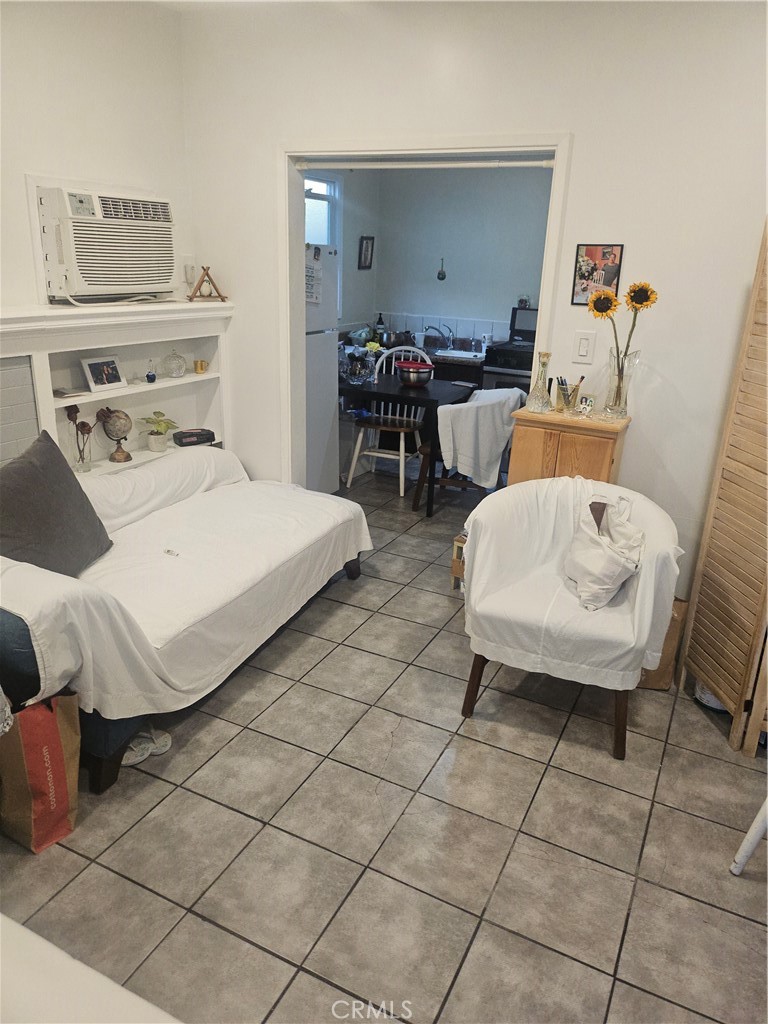 https://media.crmls.org/medias/77e86b59-4c28-41df-8e02-be632d50529a.jpg?preset=X-Large