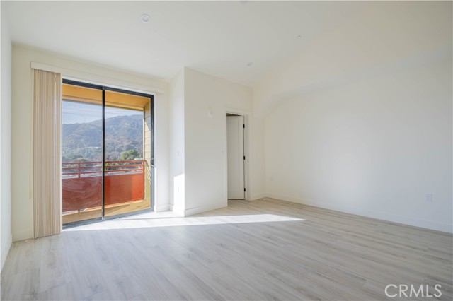 Detail Gallery Image 10 of 40 For 2608 Honolulu Ave #210,  Montrose,  CA 91020 - 2 Beds | 2 Baths