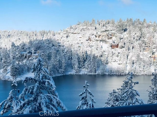 https://media.crmls.org/medias/77e90e13-05fd-4191-93a1-e6f1f807e4df.jpg?preset=X-Large