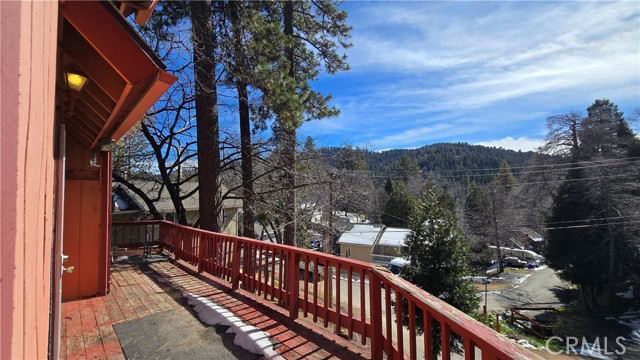 Detail Gallery Image 2 of 19 For 23840 Zuger, Crestline,  CA 92325 - 3 Beds | 2/1 Baths