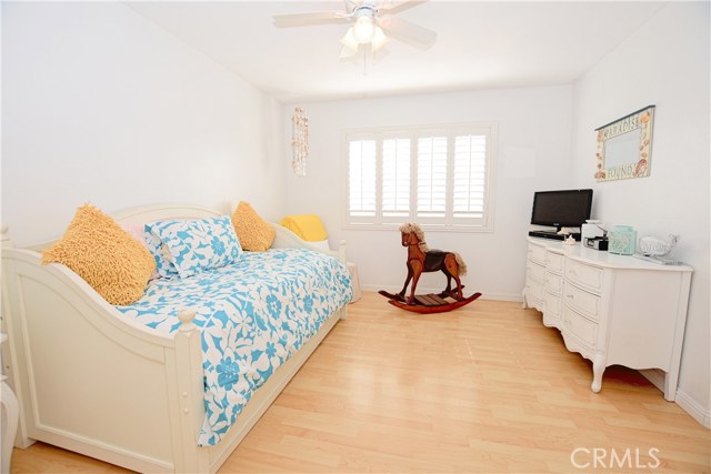 240 Broadway, Redondo Beach, California 90277, 3 Bedrooms Bedrooms, ,1 BathroomBathrooms,Residential,Sold,Broadway,SB17033928