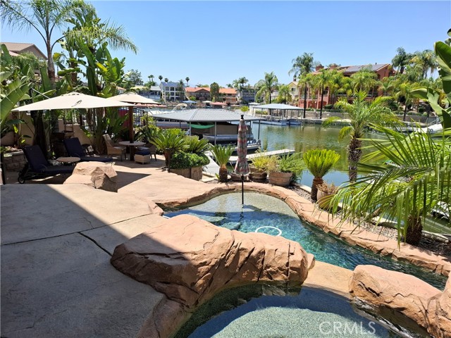 30295 Little Harbor Drive, Canyon Lake CA: https://media.crmls.org/medias/77eb87fa-e031-4852-a6af-2d29c50980a0.jpg