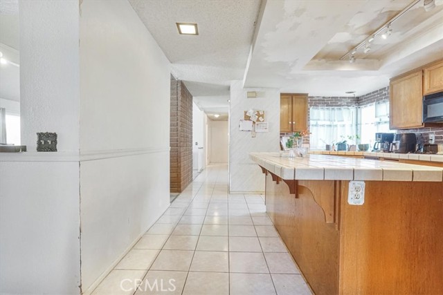 1991 Wren Avenue, Corona CA: https://media.crmls.org/medias/77ebbe8d-b034-4356-99f7-ffcea9fbc09a.jpg