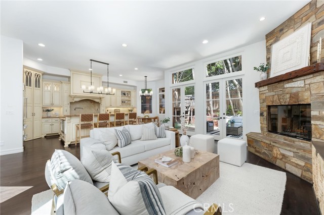 Detail Gallery Image 5 of 64 For 2516 Walnut Ave, Manhattan Beach,  CA 90266 - 5 Beds | 5/1 Baths