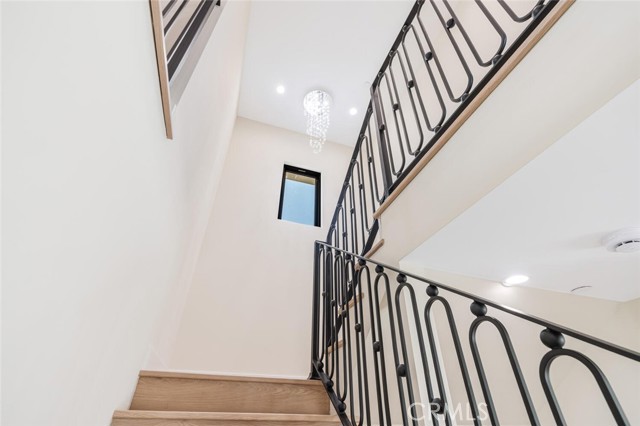 521 N Sparks Street, Burbank CA: https://media.crmls.org/medias/77ed30d1-95ce-48b7-bcea-a39dd7348957.jpg