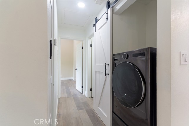 1033 S Dewcrest Drive, Anaheim CA: https://media.crmls.org/medias/77ed64af-2d9c-44d6-a40c-3cb6fd58888b.jpg