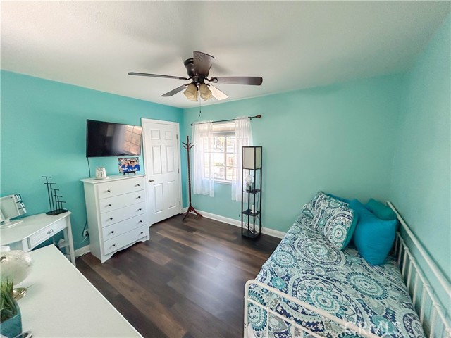 22500 Festividad, Saugus CA: https://media.crmls.org/medias/77edbf49-c93d-47cb-8350-4f8950fbbd3b.jpg