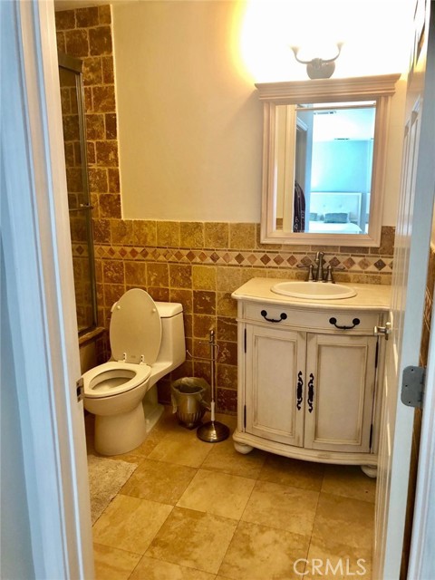 Detail Gallery Image 13 of 25 For 5503 Tampa Ave, Tarzana,  CA 91356 - 5 Beds | 4/1 Baths