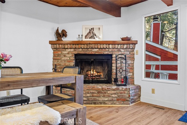 Detail Gallery Image 8 of 40 For 533 W Victoria Ct, Lake Arrowhead,  CA 92352 - 3 Beds | 2 Baths