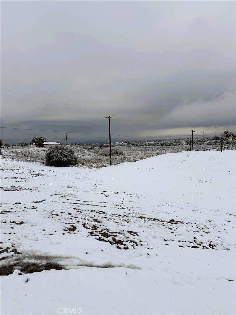 https://media.crmls.org/medias/77ef6c8e-aa15-4f83-bd13-f6e5d96ede4c.jpg?preset=X-Large