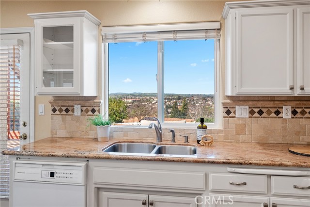 Detail Gallery Image 14 of 54 For 2039 Promontory, Paso Robles,  CA 93446 - 3 Beds | 2/1 Baths
