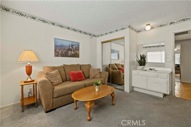Detail Gallery Image 12 of 27 For 7439 Woodman Ave. #35,  Van Nuys,  CA 91405 - 2 Beds | 1 Baths