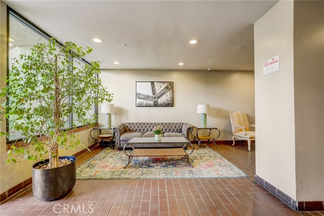 Detail Gallery Image 33 of 46 For 1900 Vine St #102,  Los Angeles,  CA 90068 - 2 Beds | 2 Baths