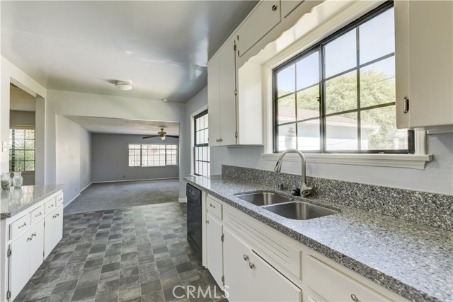 77f12180 D30a 4710 8c18 986ed5ad4786