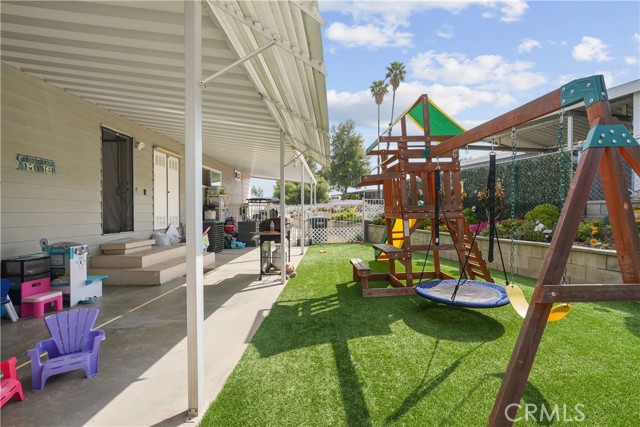 23011 Big Tee Drive, Canyon Lake CA: https://media.crmls.org/medias/77f1721d-6cdc-421e-b26e-5011ea00e588.jpg