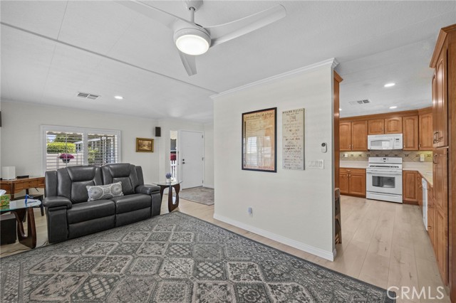 Detail Gallery Image 8 of 39 For 1440 Ridgemont Way, Corona,  CA 92880 - 2 Beds | 2 Baths