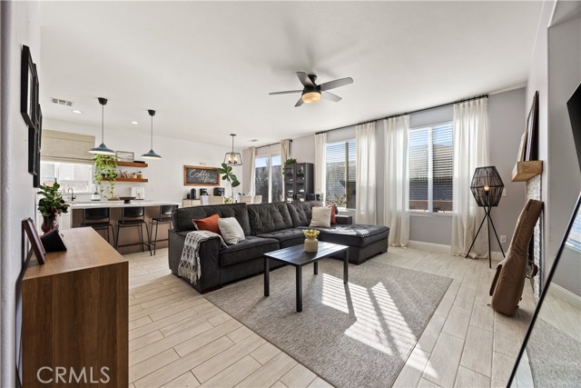 Detail Gallery Image 3 of 50 For 15592 Red Oak, Victorville,  CA 92394 - 3 Beds | 2 Baths