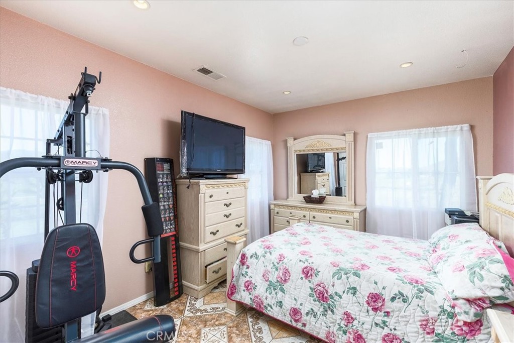 https://media.crmls.org/medias/77f51dbc-a841-4571-bed9-454afb91e89c.jpg?preset=X-Large