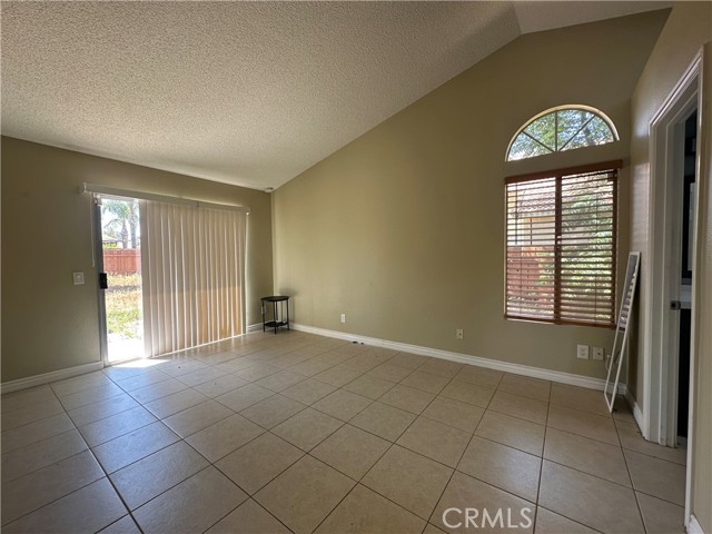 Detail Gallery Image 5 of 21 For 16193 Space Dr, Moreno Valley,  CA 92551 - 2 Beds | 2 Baths