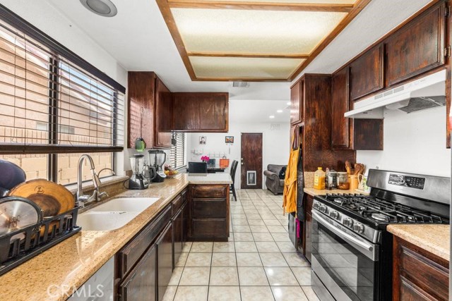 Detail Gallery Image 2 of 14 For 1827 Louise, Lancaster,  CA 93534 - 4 Beds | 2 Baths