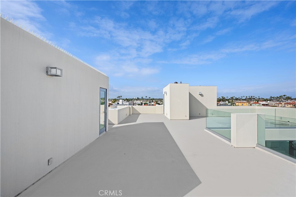 https://media.crmls.org/medias/77f7bf09-b661-4432-a542-b0d522a8618e.jpg?preset=X-Large