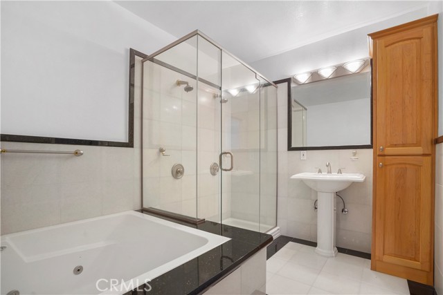 1715 Glorietta Avenue, Glendale CA: https://media.crmls.org/medias/77f7f9da-f529-48e3-9b14-9c3efa3e8dda.jpg