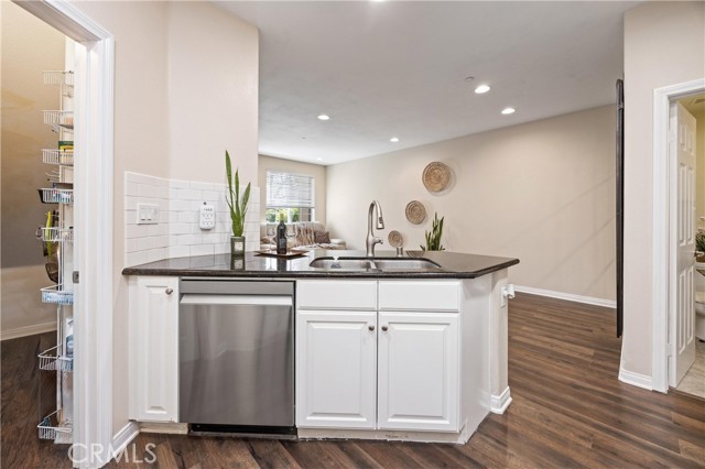 Detail Gallery Image 9 of 28 For 8029 Spencer St, Chino,  CA 91708 - 2 Beds | 2/1 Baths