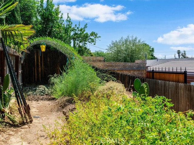 104 W Mariposa Street, Avenal CA: https://media.crmls.org/medias/77f81920-19c4-408a-9022-b7ca24743581.jpg