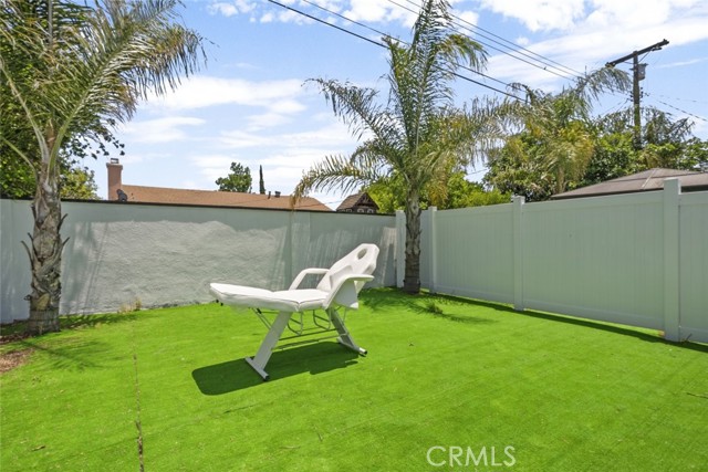 7750 Eton Avenue, Canoga Park CA: https://media.crmls.org/medias/77f819e5-acd8-435a-9b7d-ab5ad734b36e.jpg