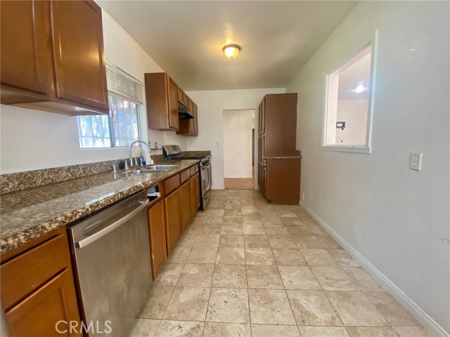 Detail Gallery Image 5 of 17 For 10118 Laurel Canyon Bld, Pacoima,  CA 91331 - 3 Beds | 1 Baths