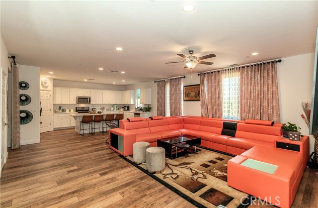 Detail Gallery Image 10 of 43 For 2698 N Arroyo Ave, Fresno,  CA 93727 - 5 Beds | 3/1 Baths