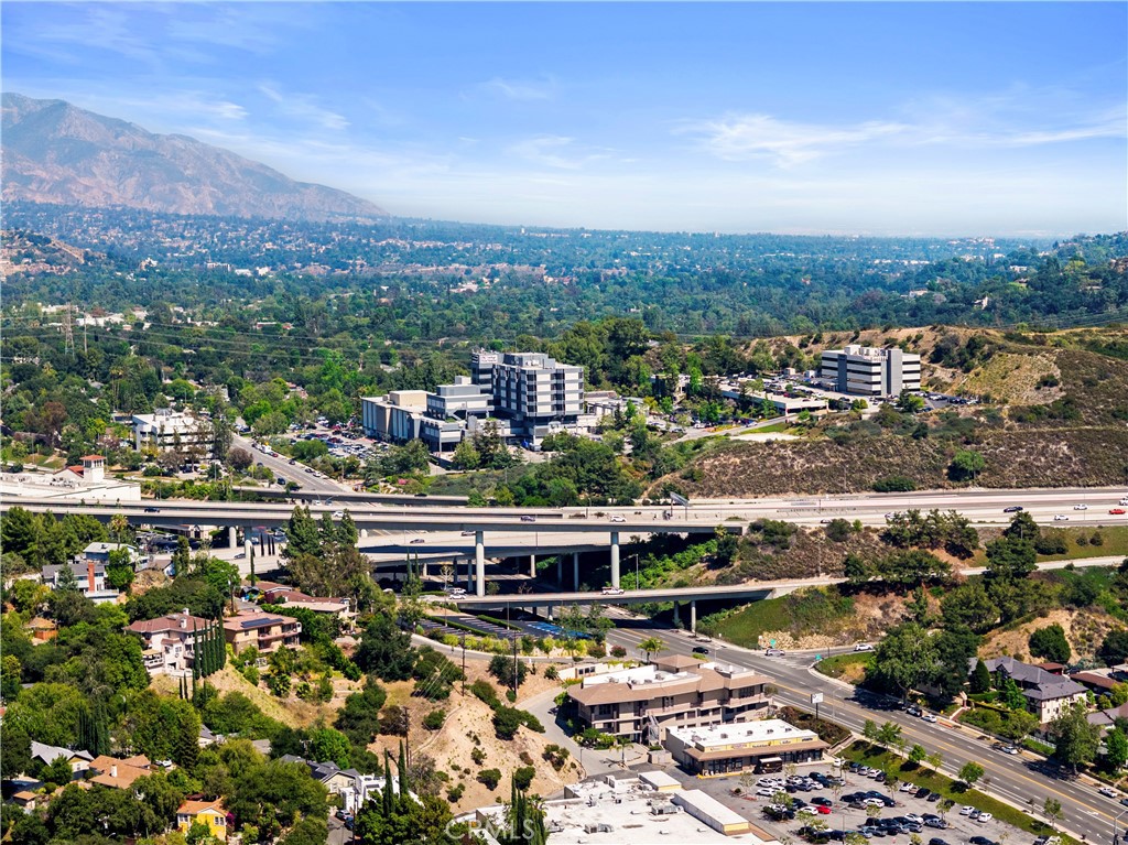 https://media.crmls.org/medias/77f89783-1a4e-4de4-8117-5e894b580b7d.jpg?preset=X-Large