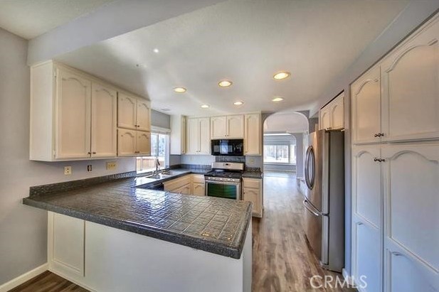 202 10th Street, Huntington Beach CA: https://media.crmls.org/medias/77f96b10-23de-429a-84eb-9bc543462e3d.jpg