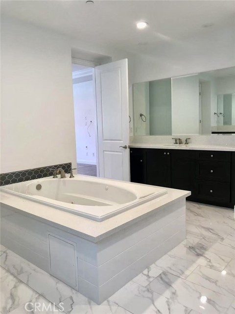 11716 N Manchester Way, Porter Ranch CA: https://media.crmls.org/medias/77f9a5e7-91d4-47ff-a0f8-d6374e2a50a7.jpg