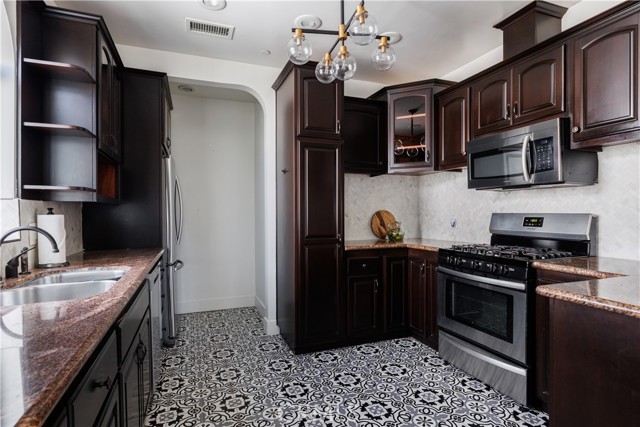 Detail Gallery Image 10 of 19 For 2820 Front, Alhambra,  CA 91803 - 3 Beds | 2 Baths