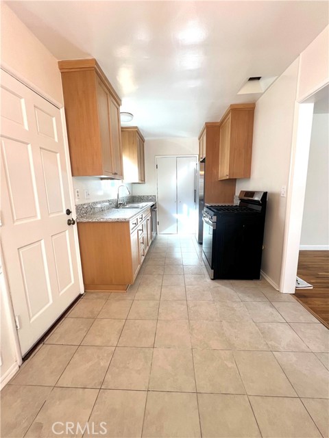 Detail Gallery Image 8 of 14 For 3501 W Alameda Ave, Burbank,  CA 91505 - 1 Beds | 1 Baths