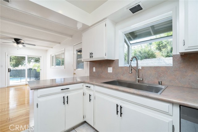 205 Hacienda N Avenue, Glendora CA: https://media.crmls.org/medias/77fb189c-ffc7-47b4-b20d-176cad93be49.jpg
