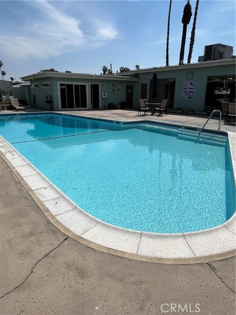Detail Gallery Image 8 of 12 For 12550 Carson St #123,  Hawaiian Gardens,  CA 90716 - 2 Beds | 4/2 Baths
