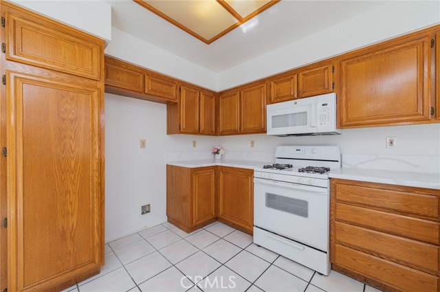 Detail Gallery Image 5 of 26 For 13100 Palisade, Moreno Valley,  CA 92553 - 4 Beds | 3 Baths