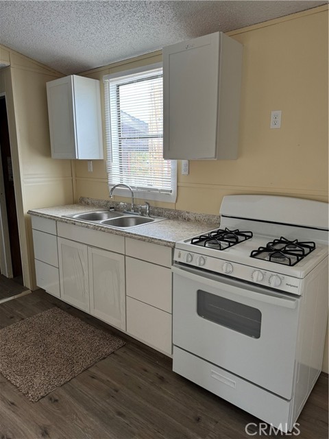 Detail Gallery Image 6 of 13 For 216 Eastern Ave, Taft,  CA 93268 - 3 Beds | 2 Baths
