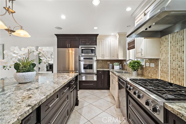 9168 El Azul Circle, Fountain Valley CA: https://media.crmls.org/medias/77feb644-c92a-42bd-b5b2-0219076c9d31.jpg