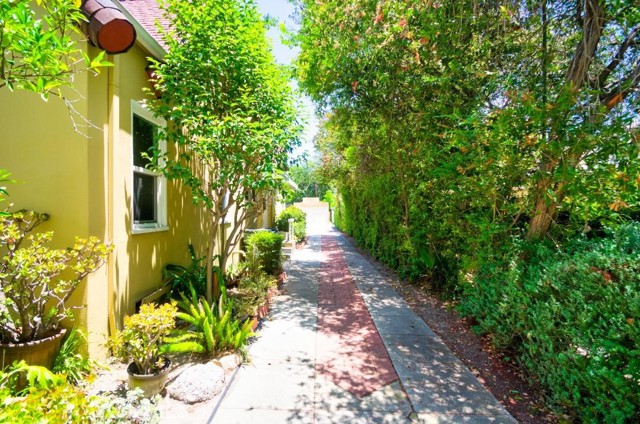 900 S Los Robles Avenue, Pasadena CA: https://media.crmls.org/medias/77ff0137-2ab8-4a0a-bcff-1e7965bef3b4.jpg