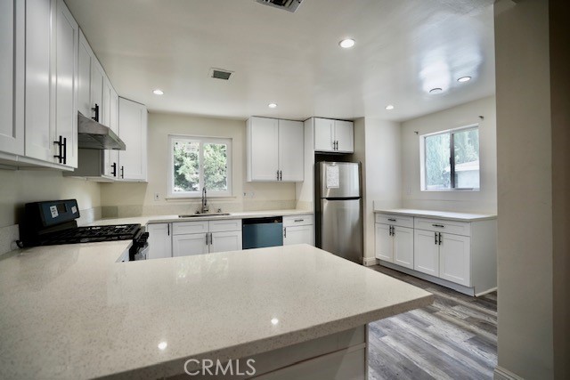 Detail Gallery Image 4 of 13 For 22148 Welby Way, Woodland Hills,  CA 91303 - 3 Beds | 2 Baths