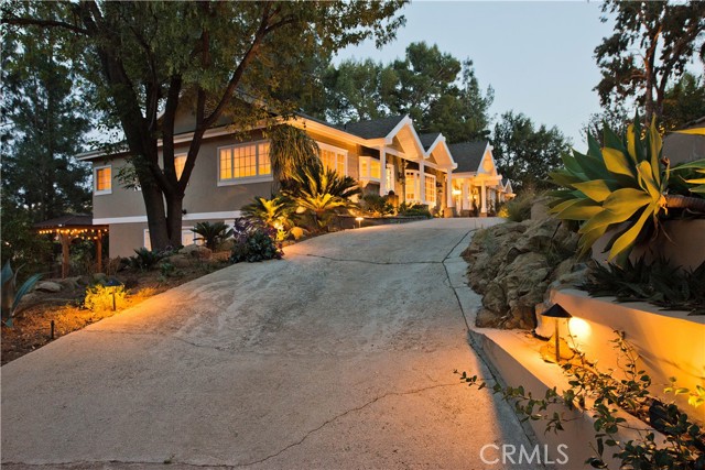 Detail Gallery Image 3 of 54 For 22757 Plummer St, Chatsworth,  CA 91311 - 3 Beds | 3 Baths