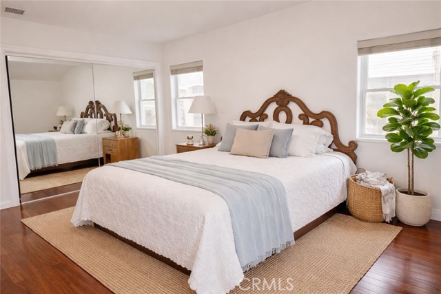 Detail Gallery Image 18 of 23 For 5517 Woodman Ave., Sherman Oaks,  CA 91401 - 4 Beds | 3 Baths