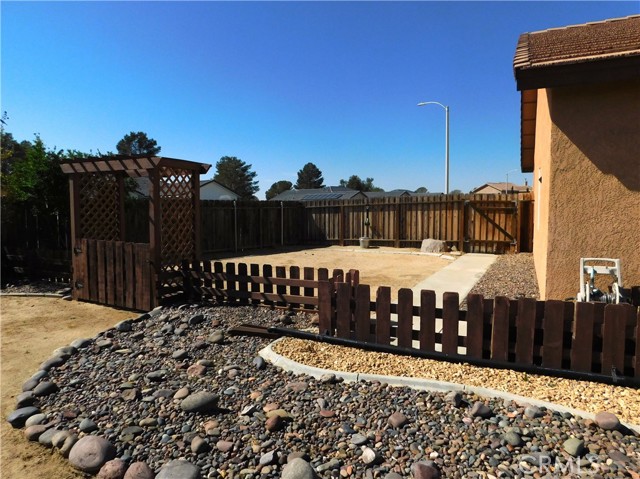 Detail Gallery Image 19 of 27 For 20774 Village Ct, California City,  CA 93505 - 3 Beds | 2 Baths